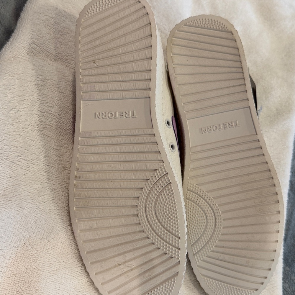 NEW Tretorn Nylite White Purple Sneakers - Picture 3 of 5